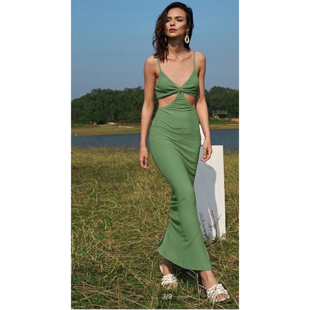 Cutout solid split hem dress